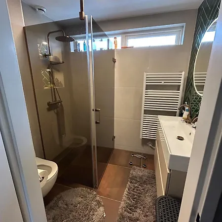 Gezellig, Volledig Ingericht In *